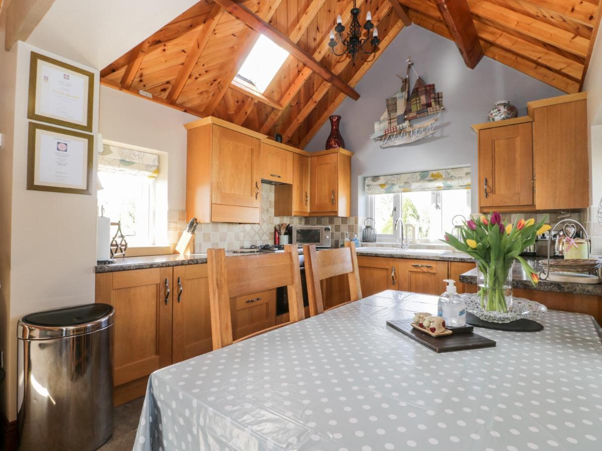 Stable Cottage Stoupe Brow Exterior photo